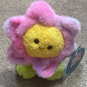 NWT Russ BumBumz RetroBumz Jess the Tie-Dye Flower 4.5 in